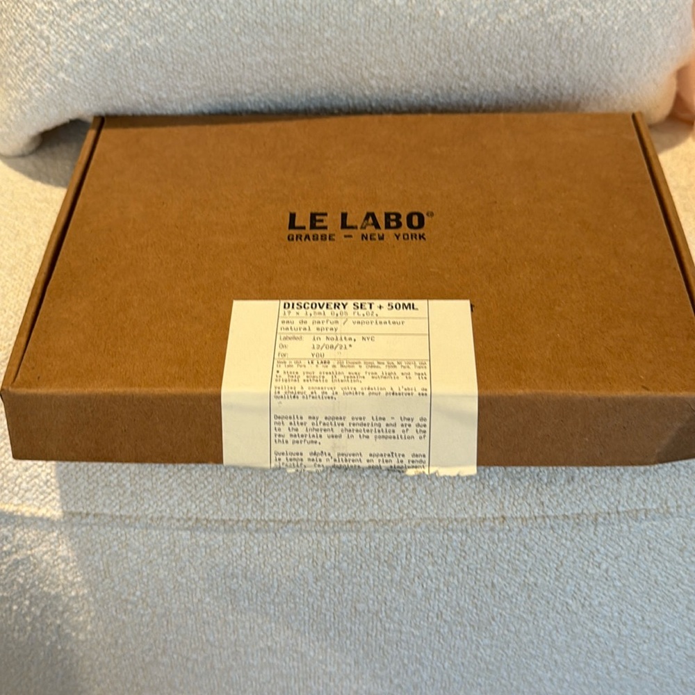 Le Labo perfume discovery set. Includes 17 different fragrances.